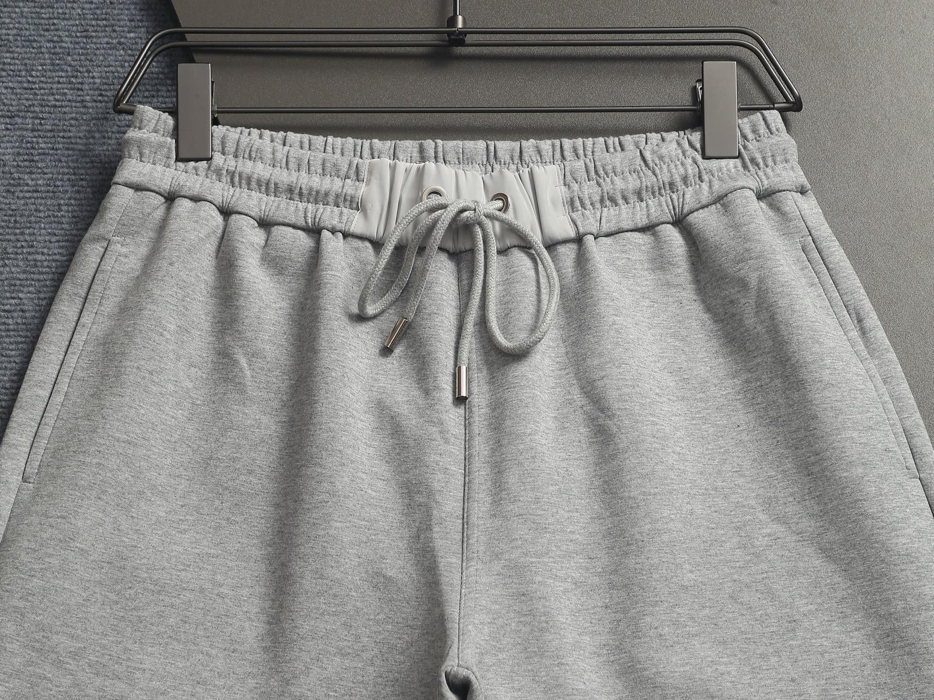 【MONCLER】ショートパンツ