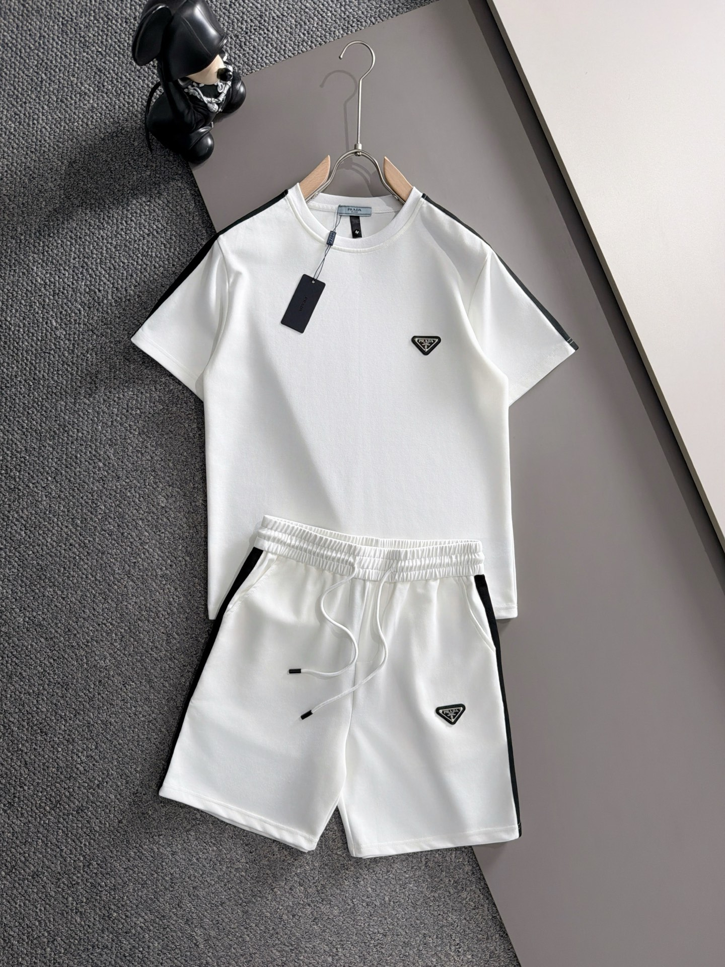 【PRADA】半袖T シャツショートパンツ セットアップ