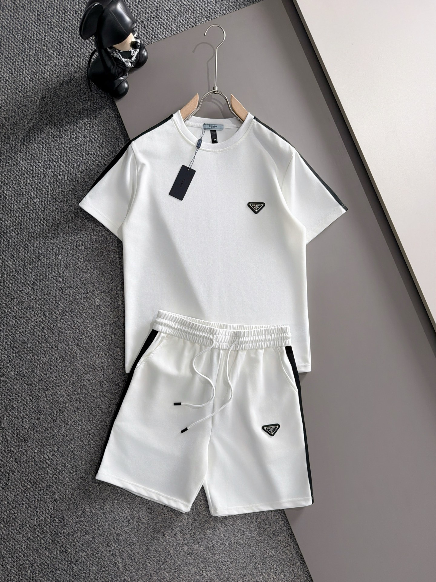 【PRADA】半袖T シャツショートパンツ セットアップ