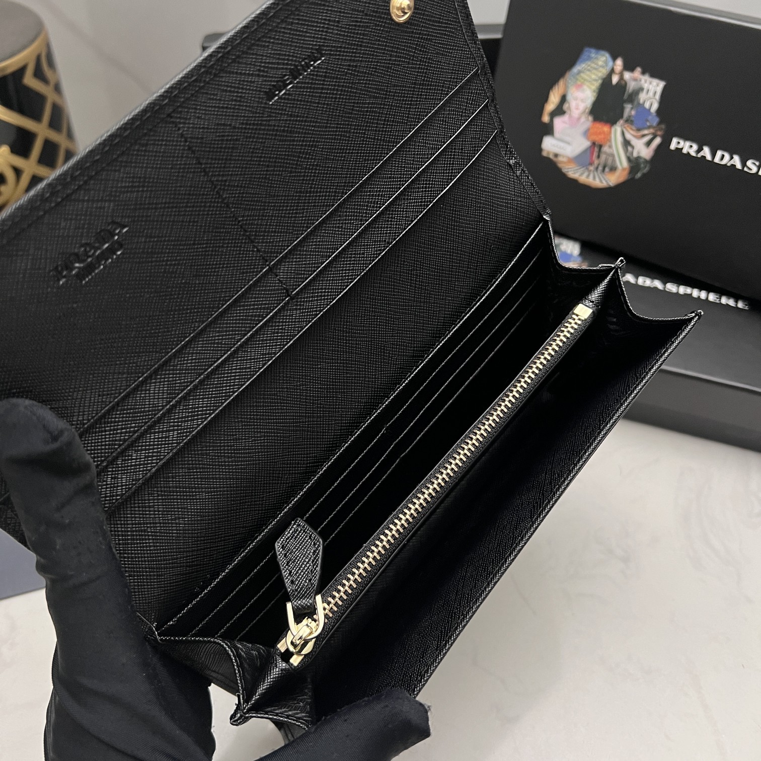 Pradaレザー コンチネンタルウォレット 財布 折財布