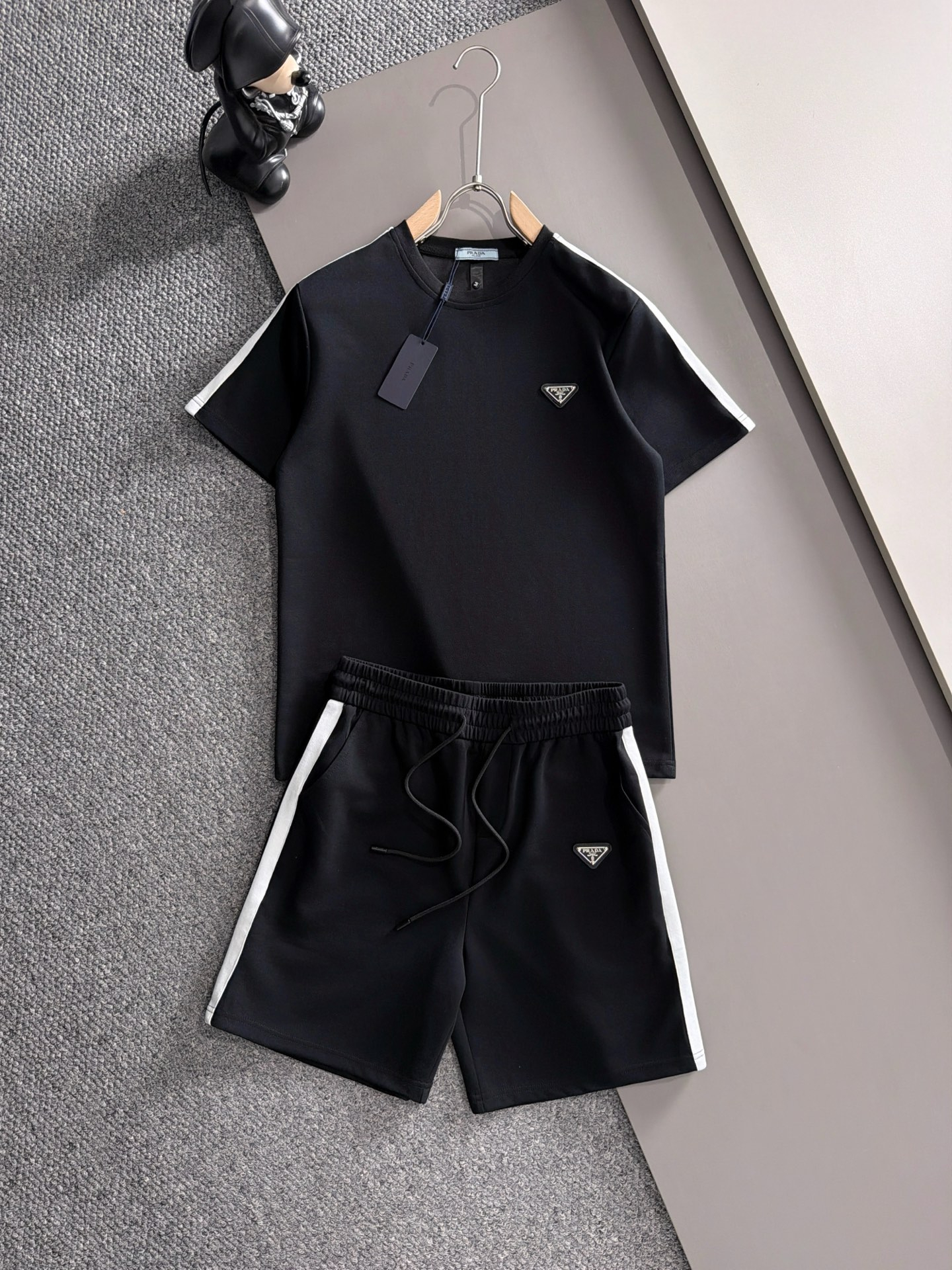 【PRADA】半袖T シャツショートパンツ セットアップ