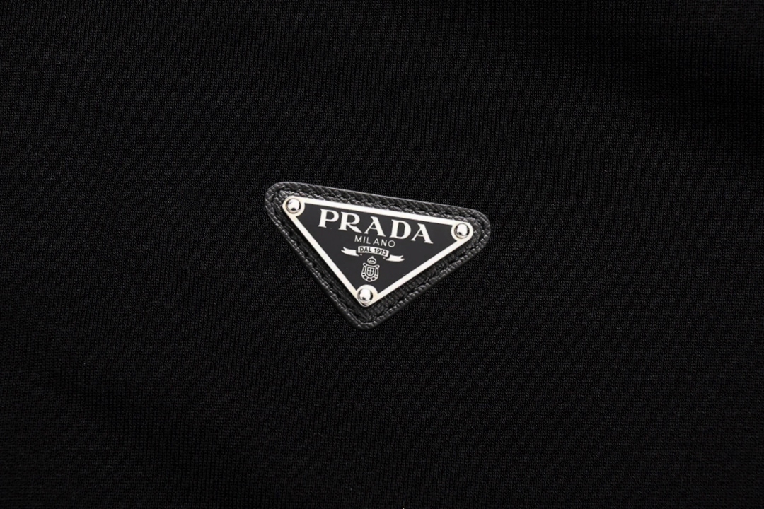 【PRADA】ジップアップパーカー