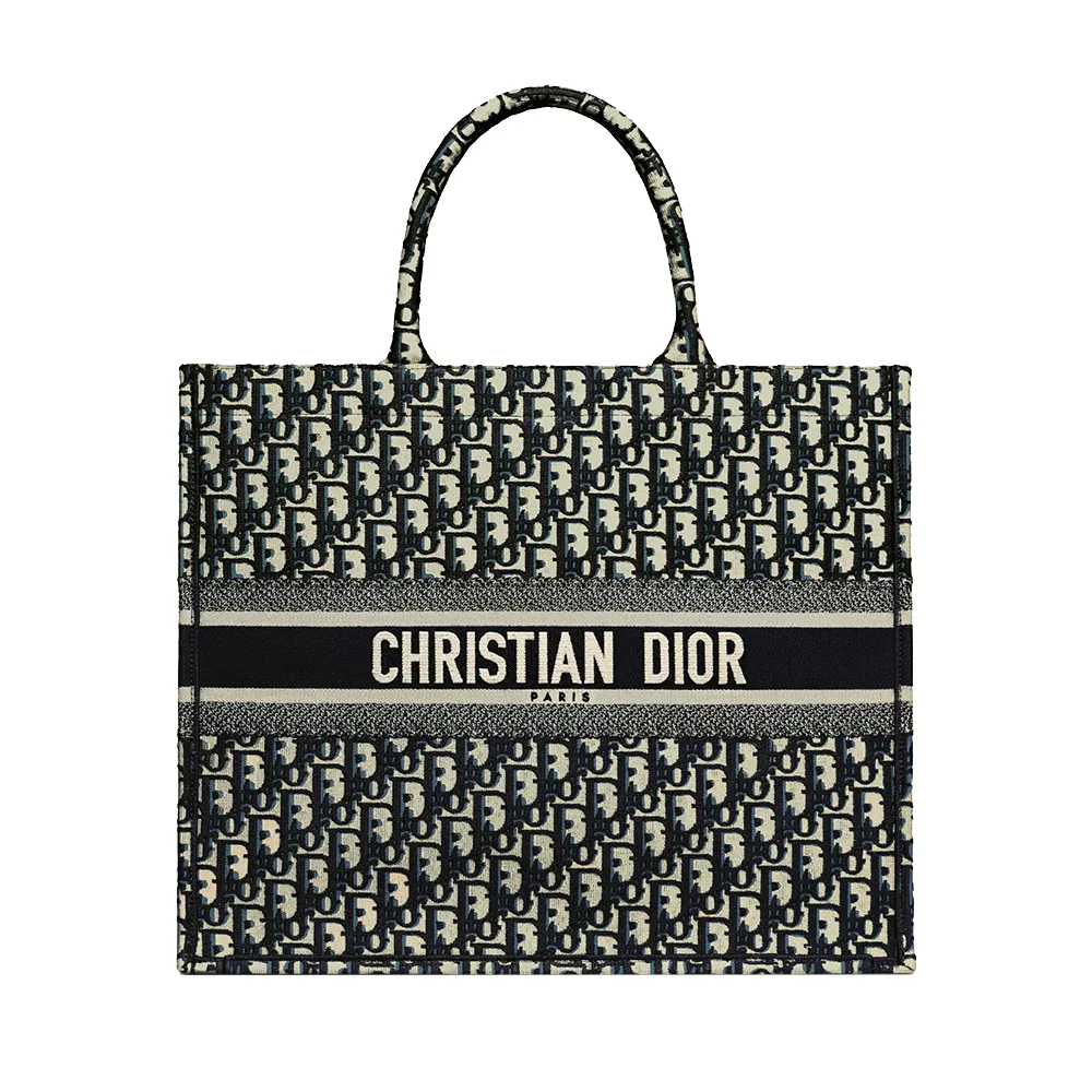 【Dior】雑誌掲載！桐谷美玲、滝沢眞規子さん愛用の大人気エンブロイダリートートバッグが登場！Book Tote Bag😍雑誌で大変話題💃国内品切れ続出！