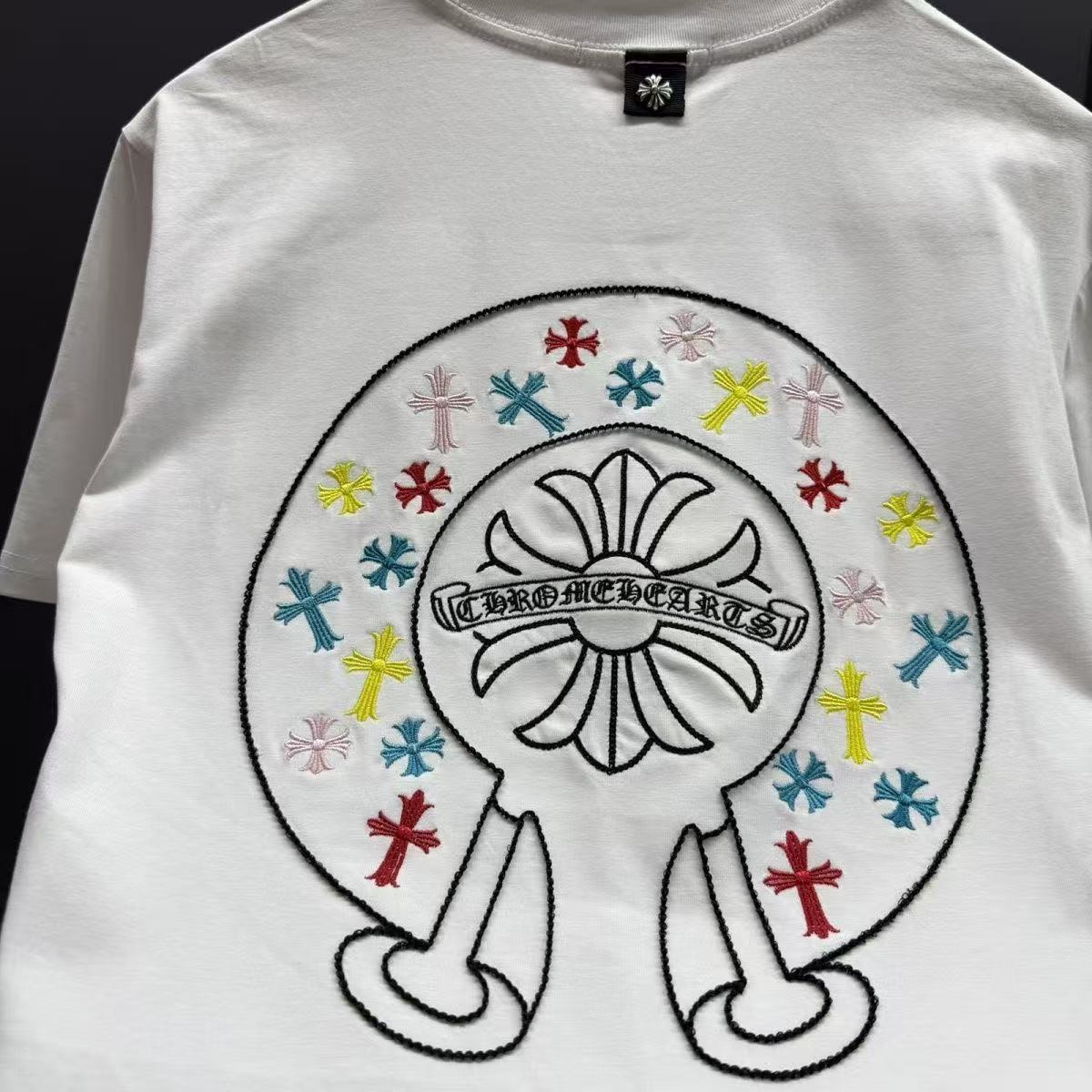 『S-XL』メンズ春物半袖Tシャツ　ファッショナブルな刺繍とトレンディな半袖デザイン