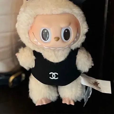 目立つ 話題沸騰中 シンプル カジュアル labubuぬいぐるみペンダント 服