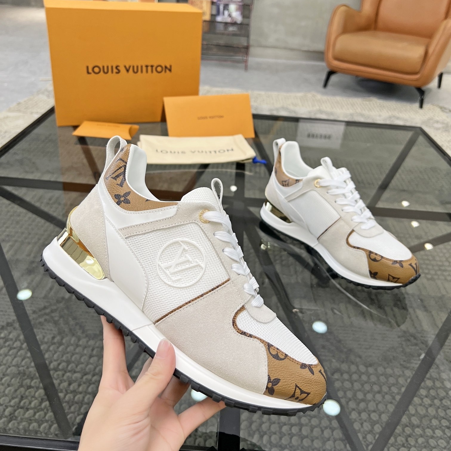 【L023】LOUIS VUITTON ルイ・ヴィトン ランアウェイモノグラムスニーカー