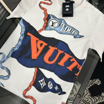 【L-4XL】人気のトレンディなカジュアルTシャツ、高級感のあるクルーネック半袖