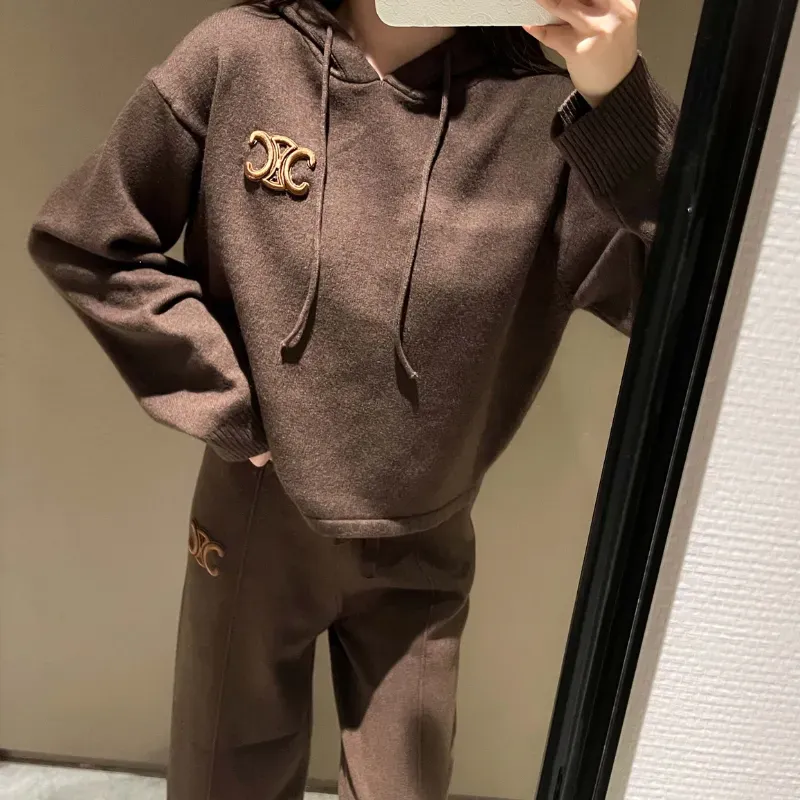 『フリー』二点セット 大活躍 おすすめ セレブリティ ニット生地 フード付き トップス＋パンツ
