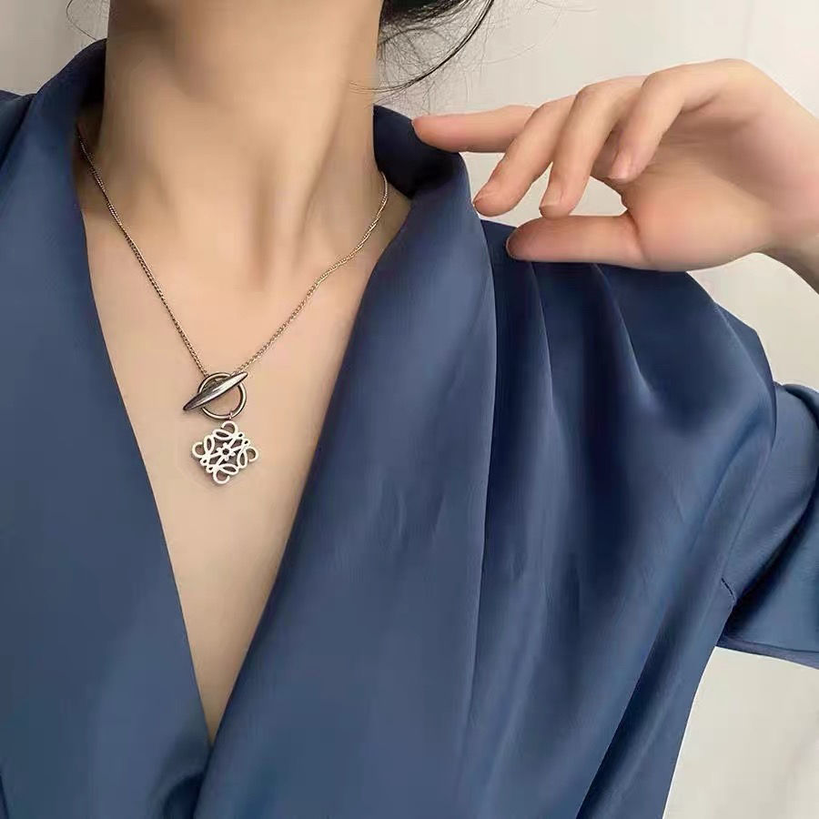 軽量高級彫刻立体OTバックルチタン鋼ネックレス高級