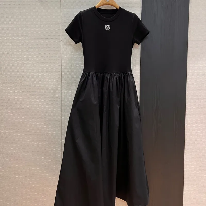 『S-L』大注目 着瘦せ 高級感 シンプル 刺繍 半袖 ワンピース