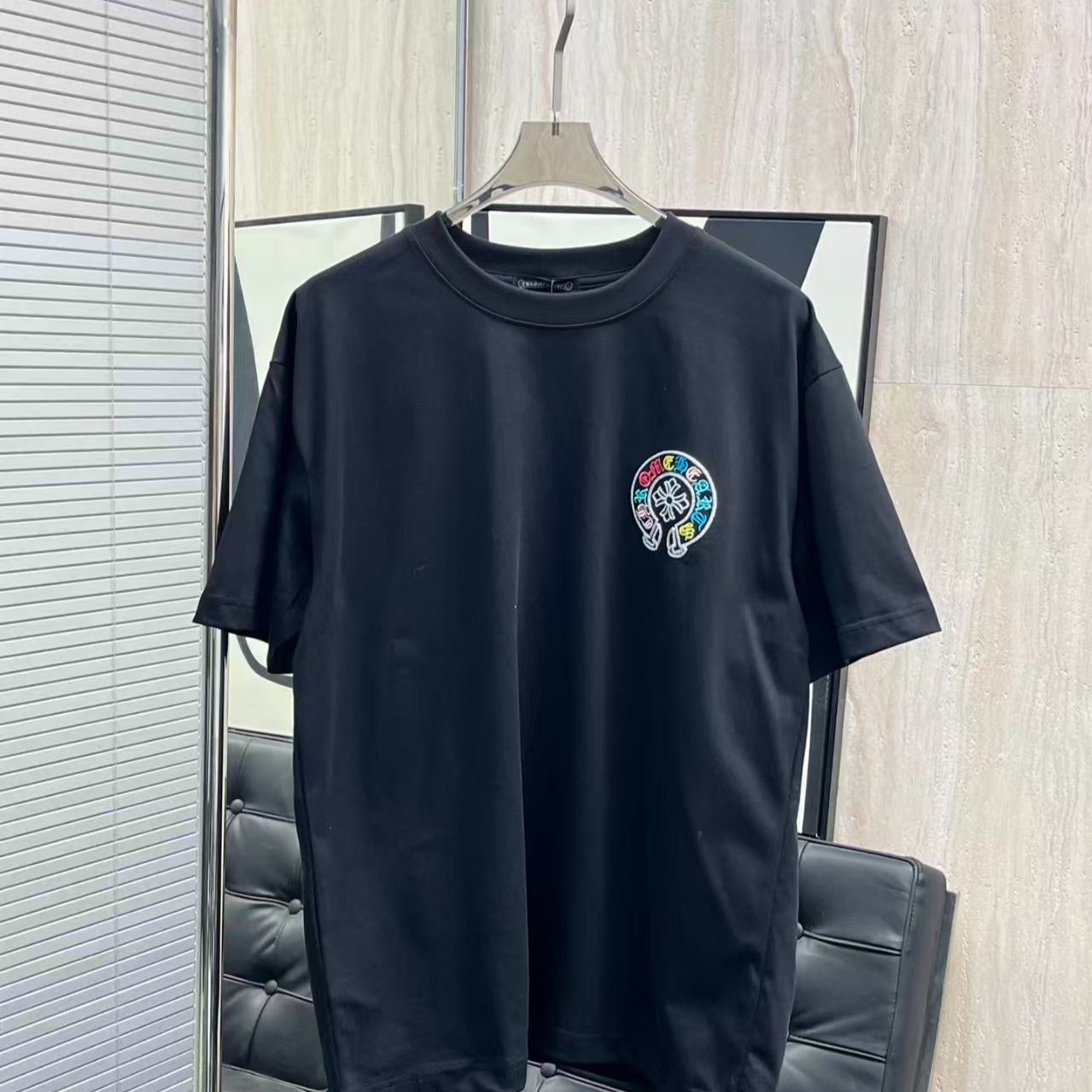 『S-XL』メンズ春物半袖Tシャツ　ファッショナブルな刺繍とトレンディな半袖デザイン