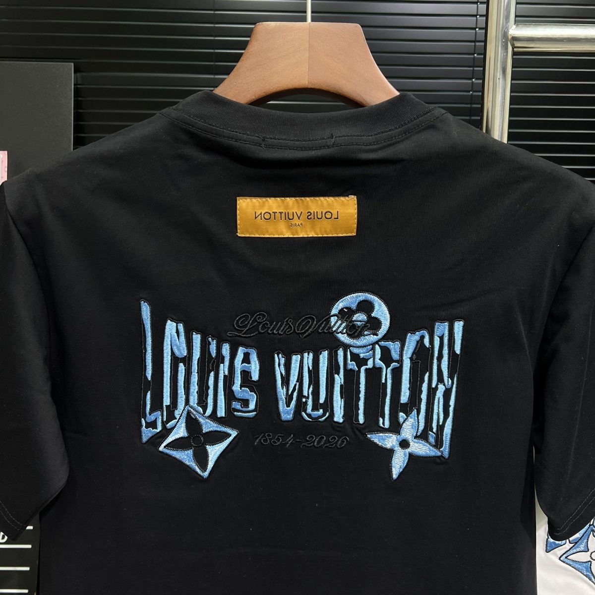 『S-2XL』男女兼用の刺繍入りラウンドネック半袖コットンTシャツ