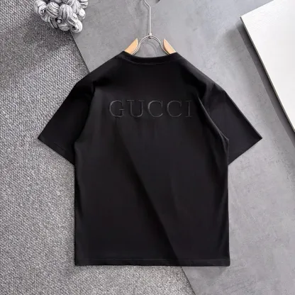 夏の定番、文字刺繍入りのシンプルなゆったり半袖Tシャツユニセックス
