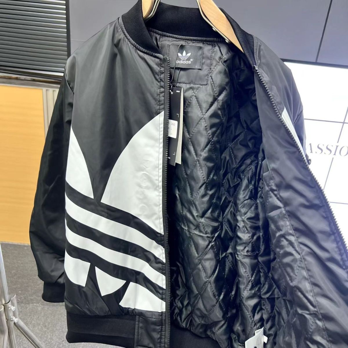 『M-4XL』カップル向けのベースボールスタイルのコットンジャケット、スタイリッシュでカジュアルなアウターウェア