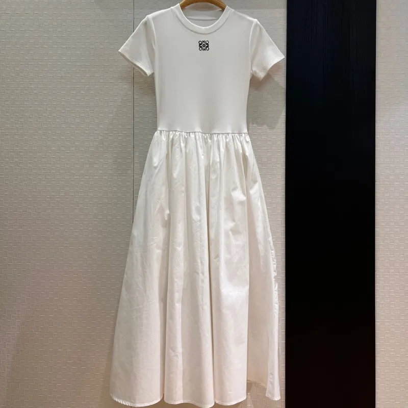 『S-L』大注目 着瘦せ 高級感 シンプル 刺繍 半袖 ワンピース