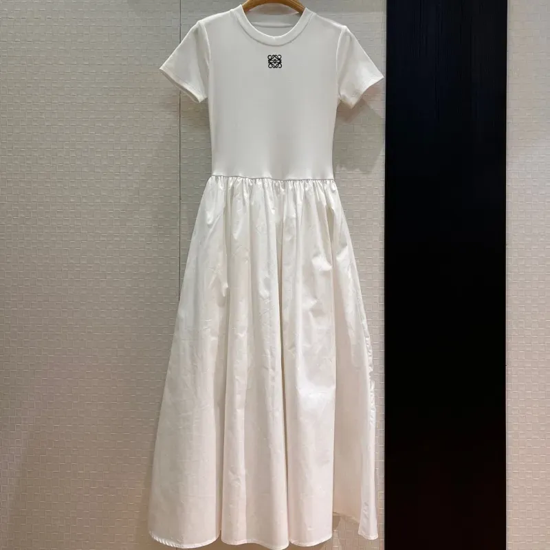 『S-L』大注目 着瘦せ 高級感 シンプル 刺繍 半袖 ワンピース