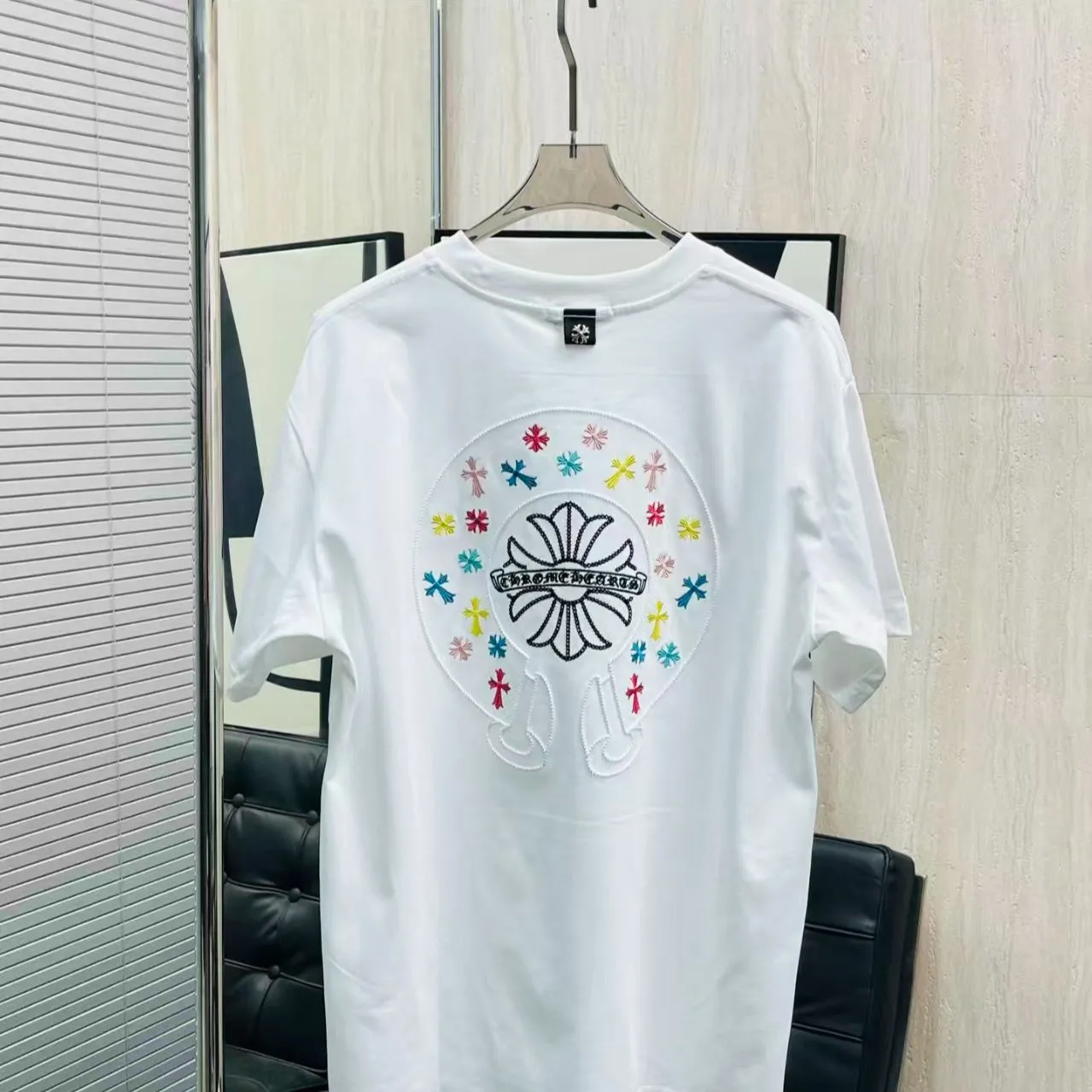 『S-XL』メンズ春物半袖Tシャツ　ファッショナブルな刺繍とトレンディな半袖デザイン