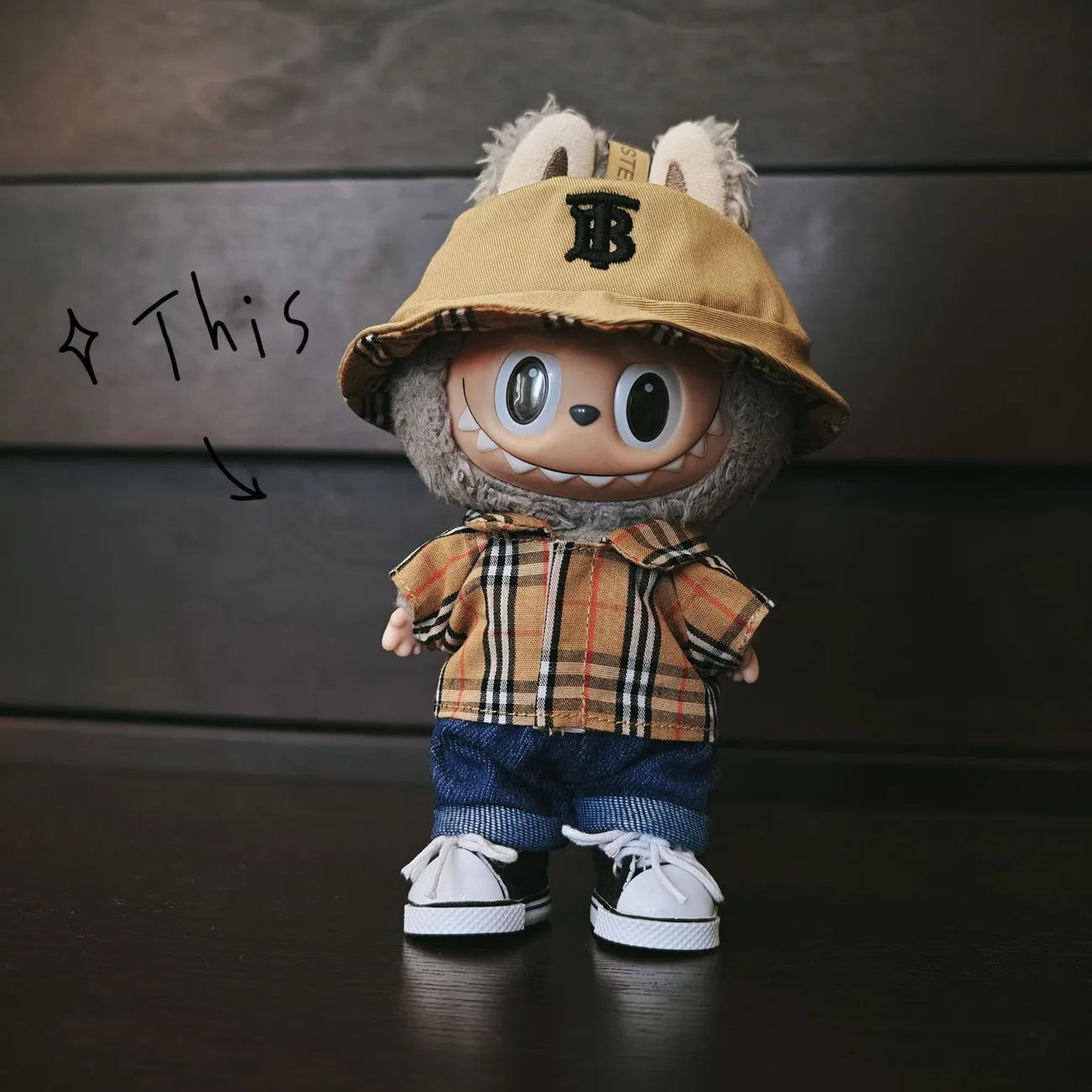 服のみ、Labubu人形の服、チェック柄のトレンディなシャツ、服、ビニール製の顔の人形の服、着替え