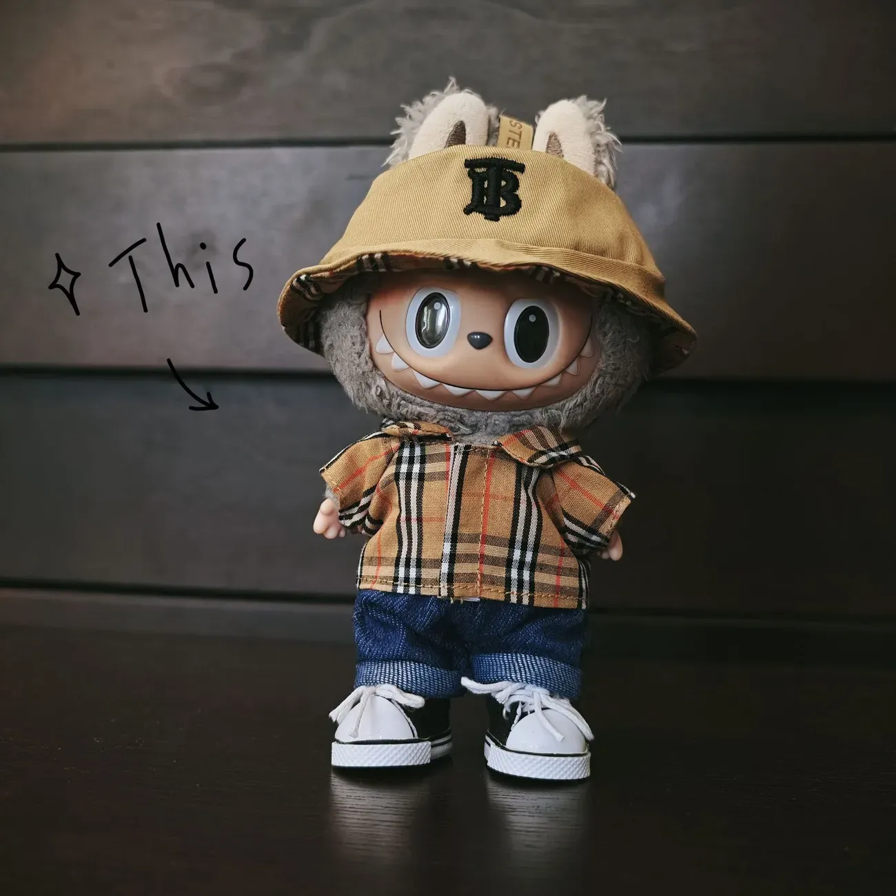 服のみ、Labubu人形の服、チェック柄のトレンディなシャツ、服、ビニール製の顔の人形の服、着替え