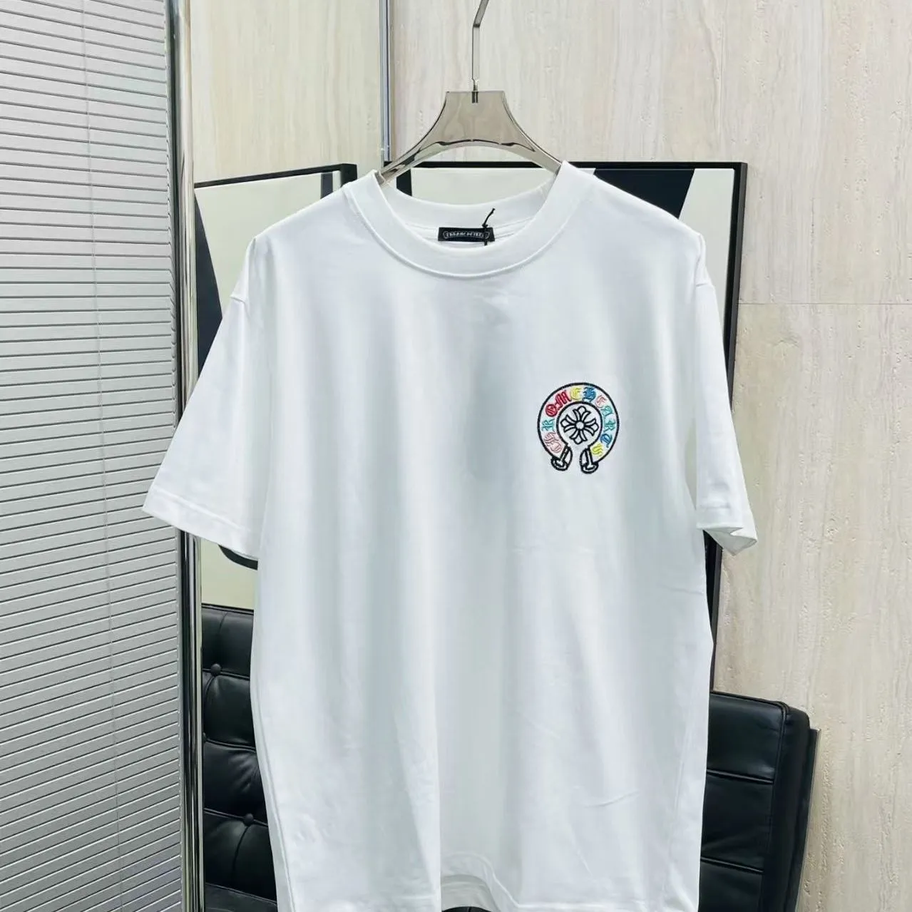 『S-XL』メンズ春物半袖Tシャツ　ファッショナブルな刺繍とトレンディな半袖デザイン