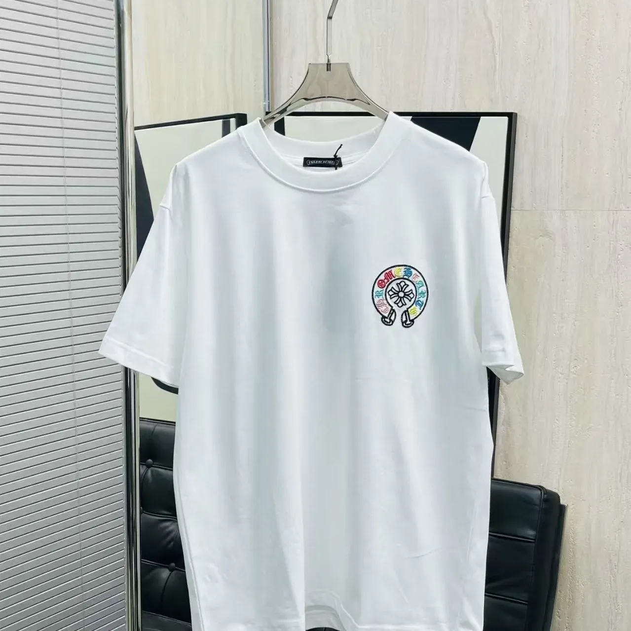 『S-XL』メンズ春物半袖Tシャツ　ファッショナブルな刺繍とトレンディな半袖デザイン