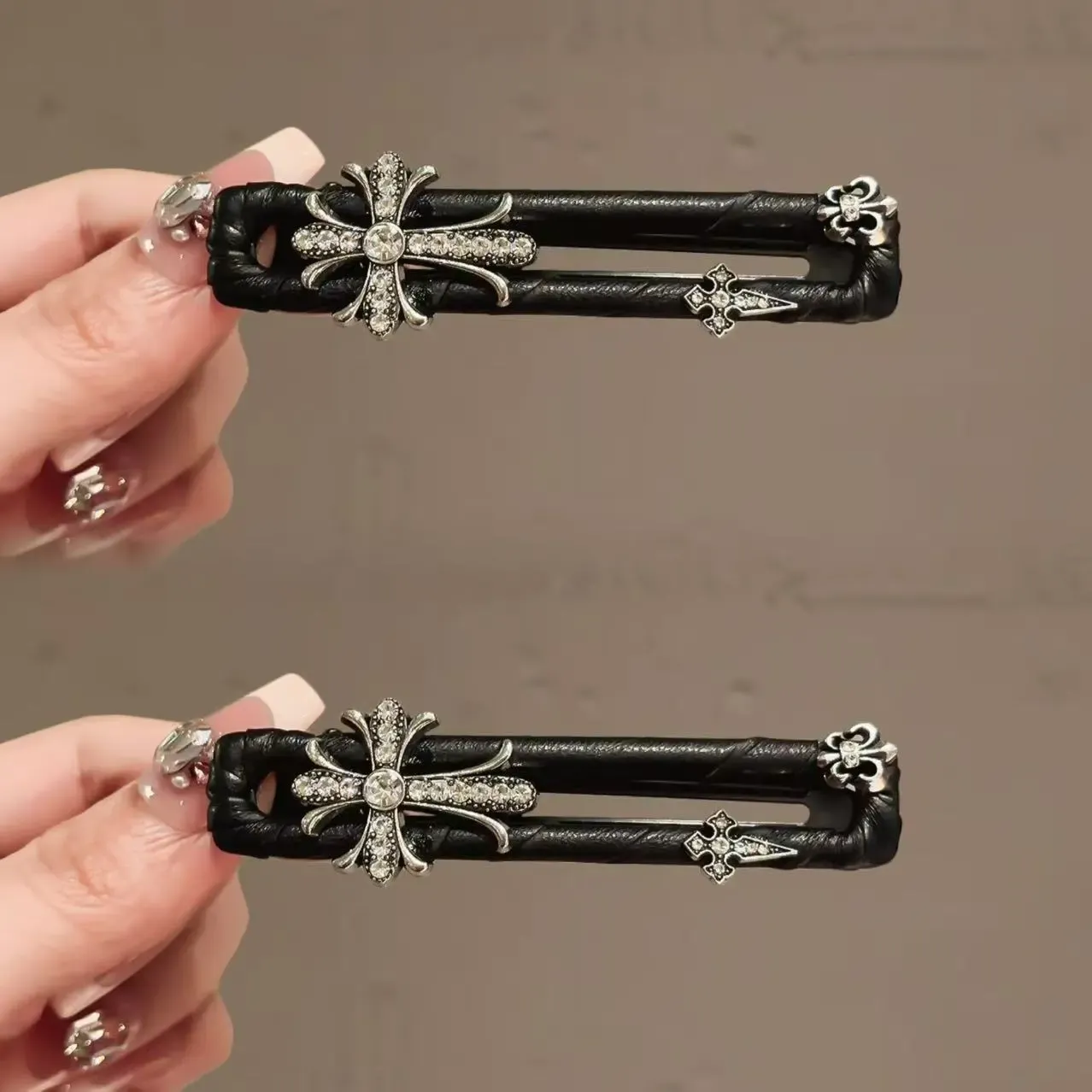 個性を際立たせるレザーヘアクリップと前髪クリップ
