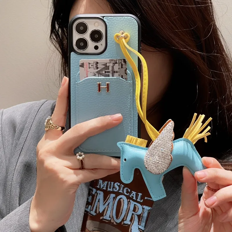 カード収納 アルファベット ペンダント付き 金属飾り カジュアル 高品質 おしゃれ スマホケース