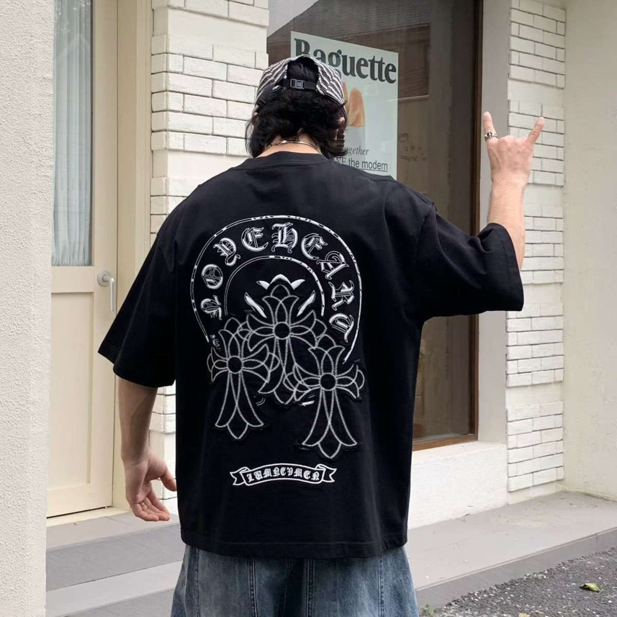 『M-3XL』新作の純綿半袖Tシャツ。ゆったりとした着心地で、プリント柄が施されており