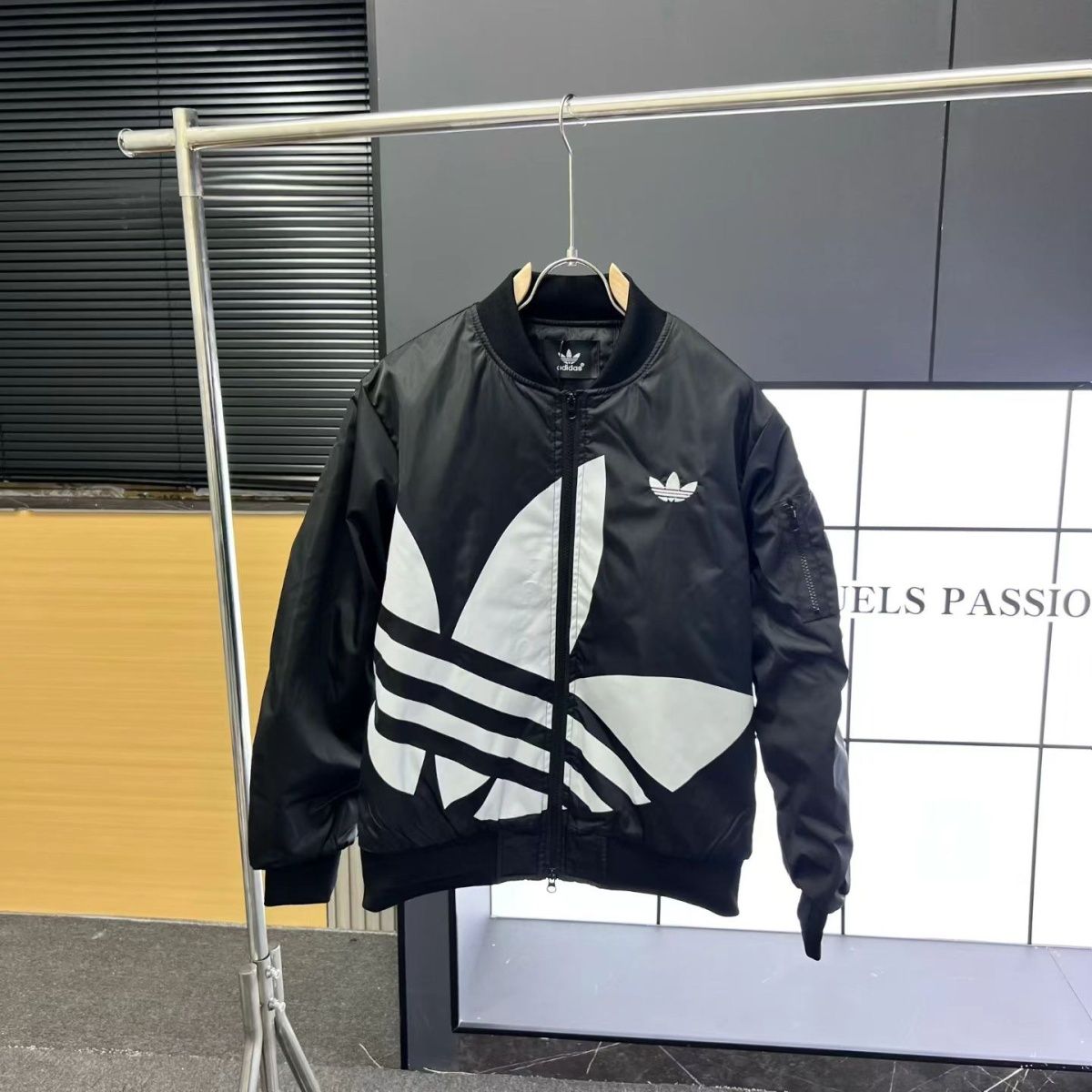 『M-4XL』カップル向けのベースボールスタイルのコットンジャケット、スタイリッシュでカジュアルなアウターウェア