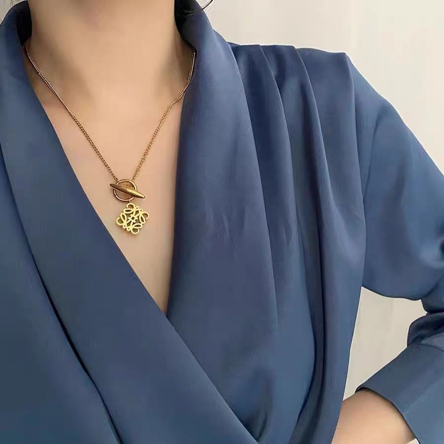 軽量高級彫刻立体OTバックルチタン鋼ネックレス高級