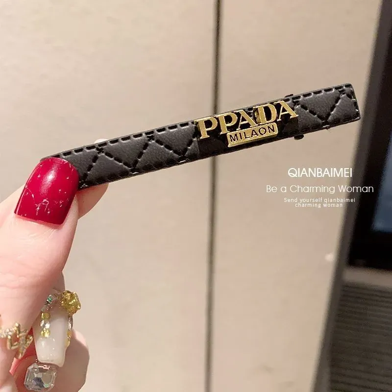 女性向けの新しいレトロスタイルの爪型ヘアクリップ、豪華なチェック柄ヘアクリップ。