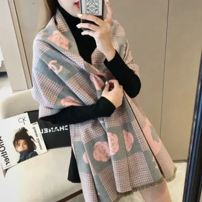 シンプルながら上品！軽くて暖かい、スタイリッシュなマフラーです