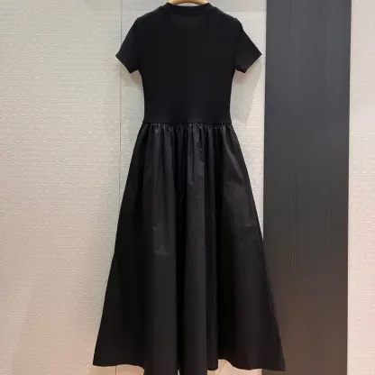 『S-L』大注目 着瘦せ 高級感 シンプル 刺繍 半袖 ワンピース