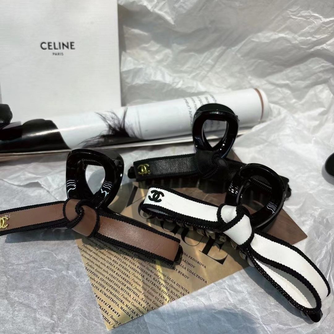 スタイリッシュなレザーリボン型ヘアクリップ（大型）