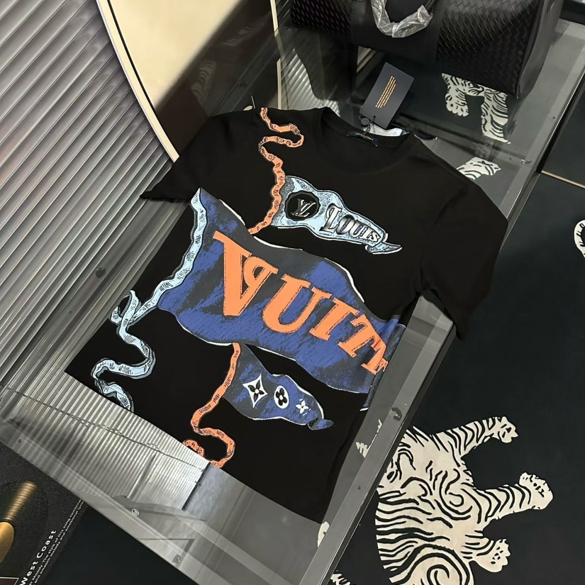 【L-4XL】人気のトレンディなカジュアルTシャツ、高級感のあるクルーネック半袖