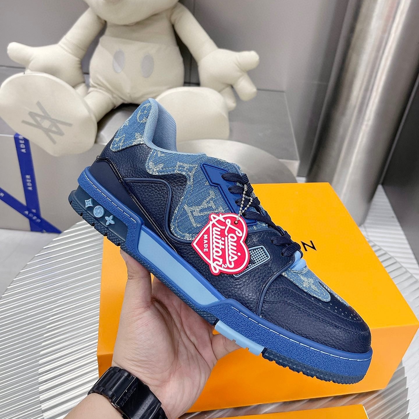 【L014】ルイ・ヴィトン Louis Vuitton Trainer Sneaker Nigo Monogram Denim "Blue"