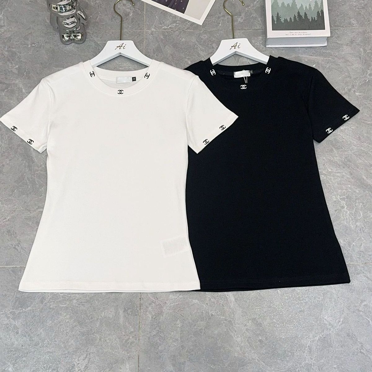 『S-L』新作ラウンドネックストレッチスリムフィット刺繍入り半袖Tシャツ