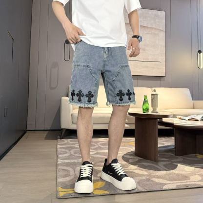夏のトレンドデニムショートパンツ。スタイリッシュで洗練された、カジュアルで着回しの効く5/4丈パンツ。