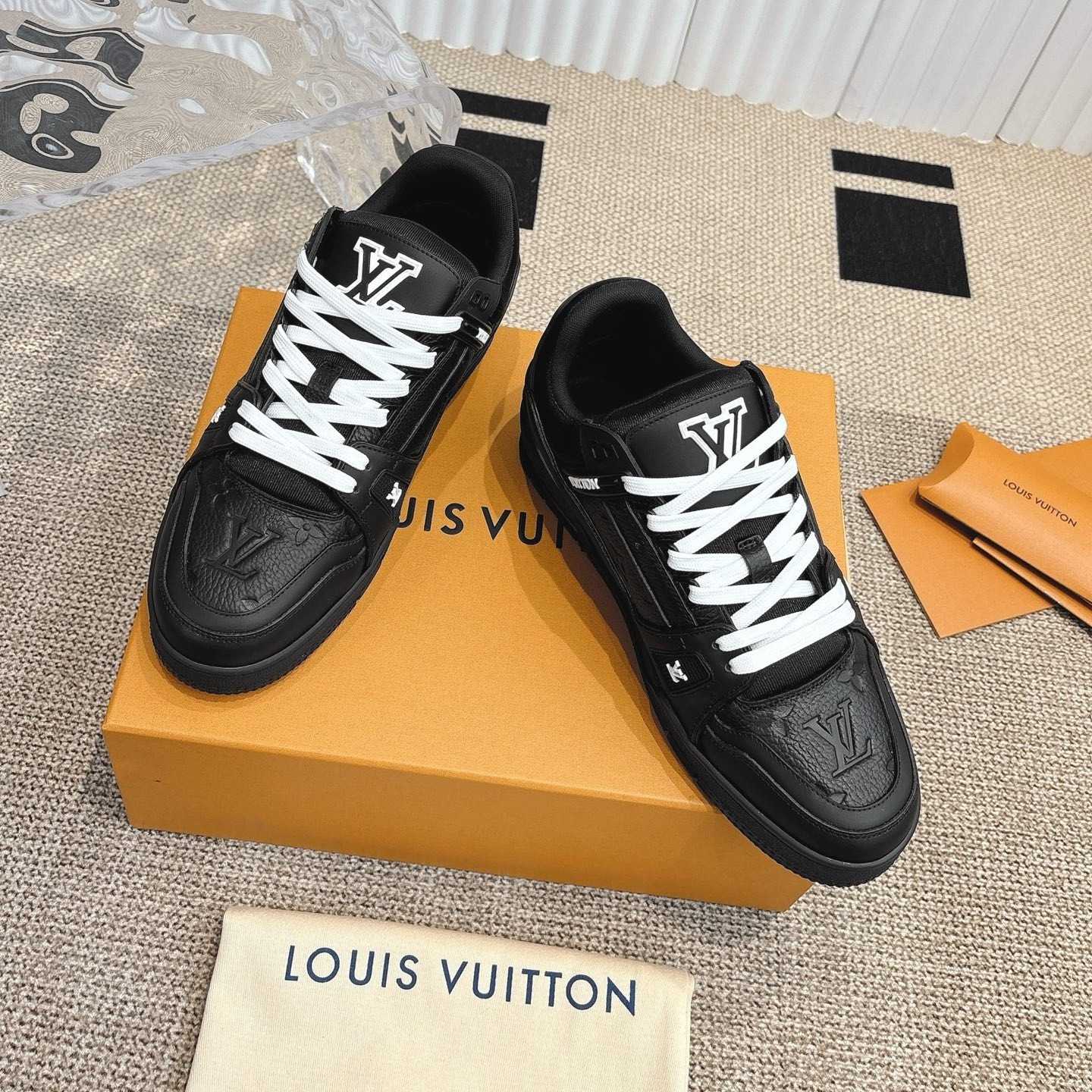 【L019】新品 LOUIS VUITTONルイ・ヴィトンスニーカー
