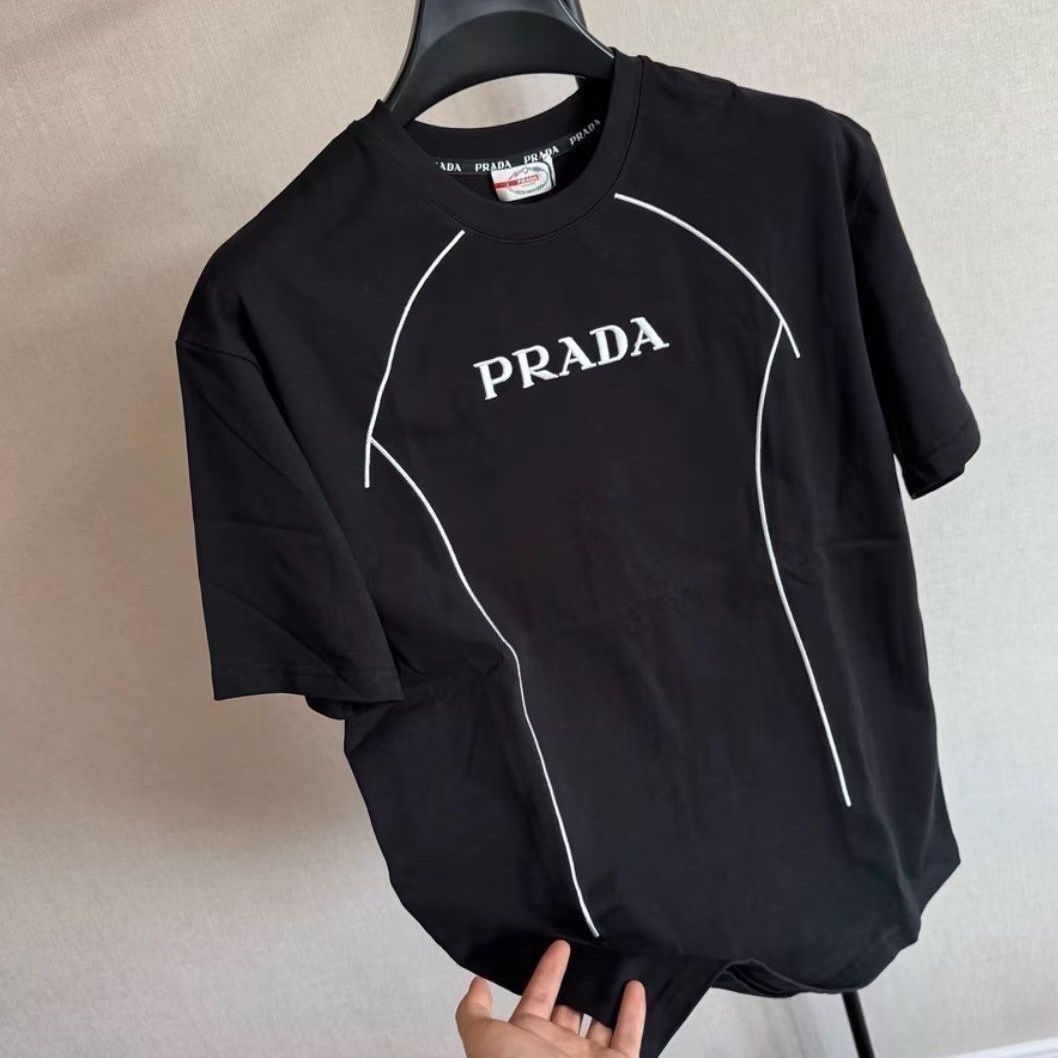 『L-4XL』高級感のあるカジュアルな半袖クルーネックTシャツ。ユニセックスで、スリムに見え、着回し力抜群です