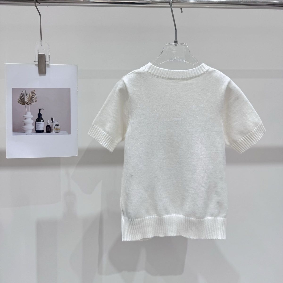 大人気の丈夫な刺繍入りラウンドネックプルオーバーニットトップス
