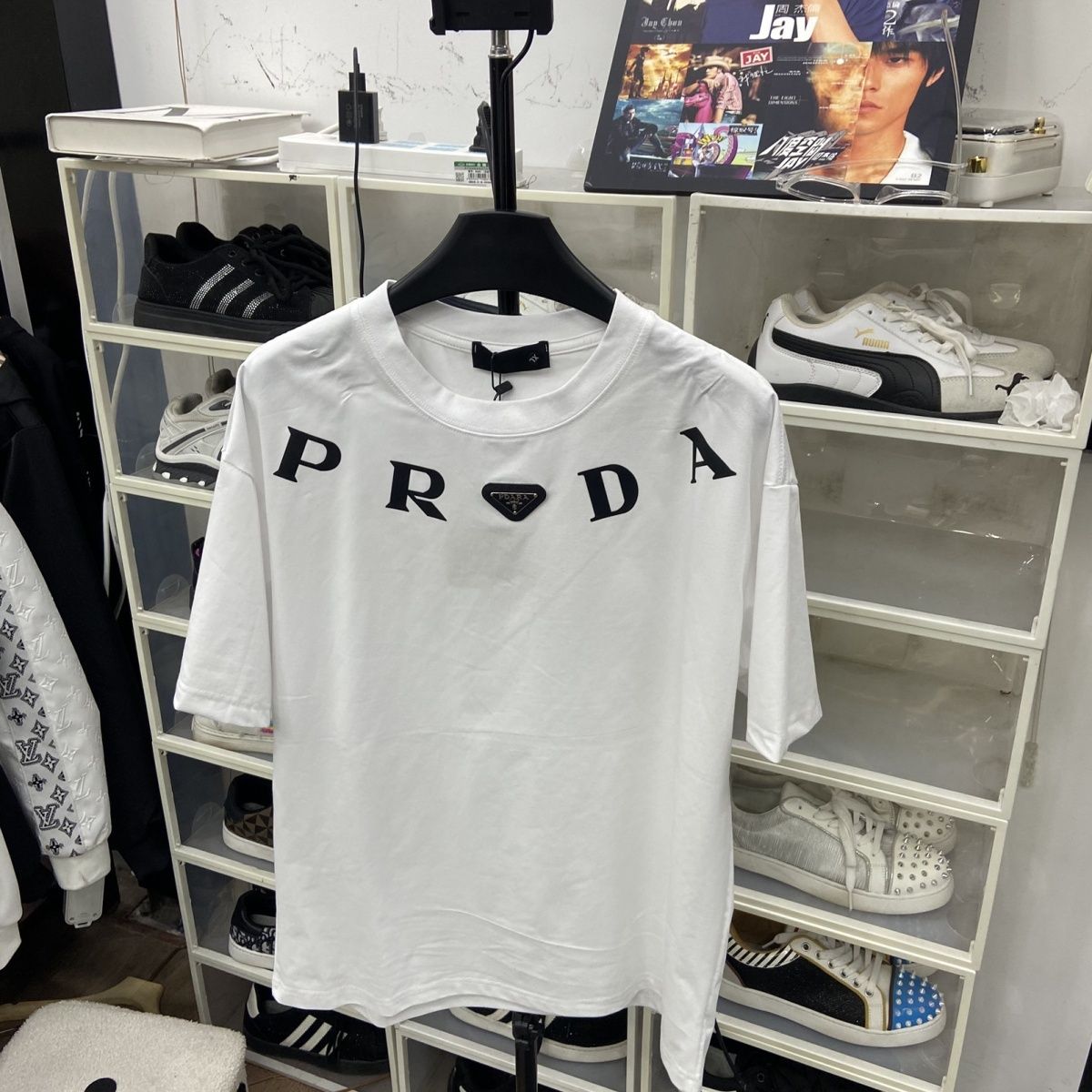 トレンディなクルーネック半袖Tシャツ - 人気急上昇中