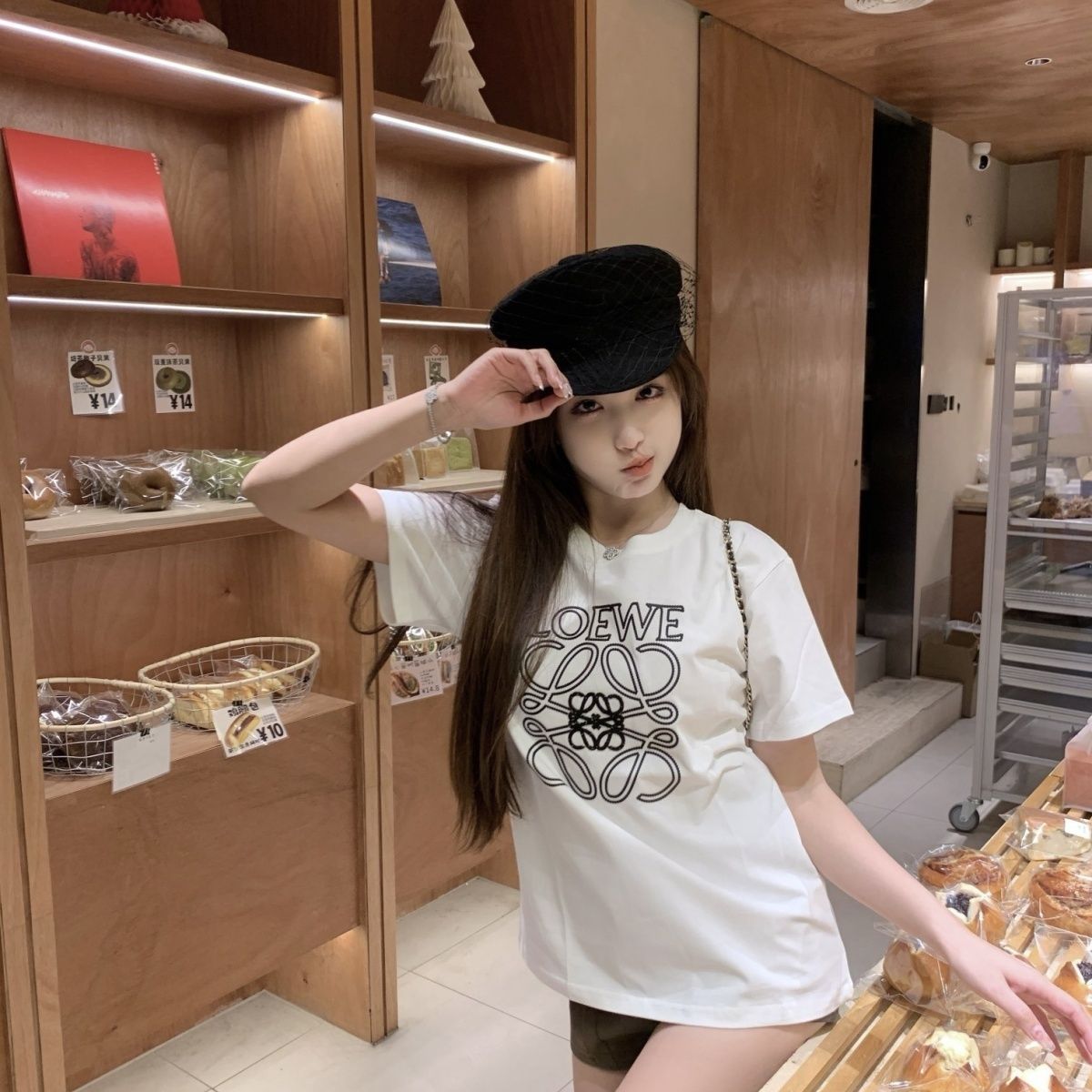 おしゃれなプリント柄のラウンドネック、ゆったりとしたカジュアルな半袖Tシャツトップス