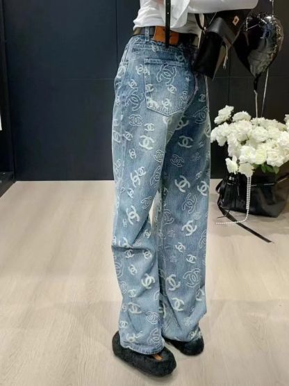 春夏新作ジーンズ、着回しの効くデザイン、ストレートレッグパンツ