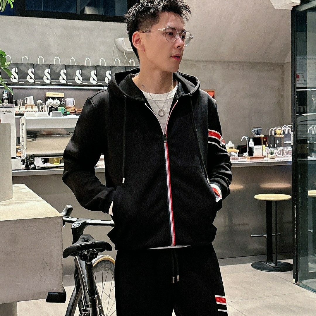 【MONCLER 公式旗艦店】モンクレール☆二点セット☆ご好評に付き再入荷！