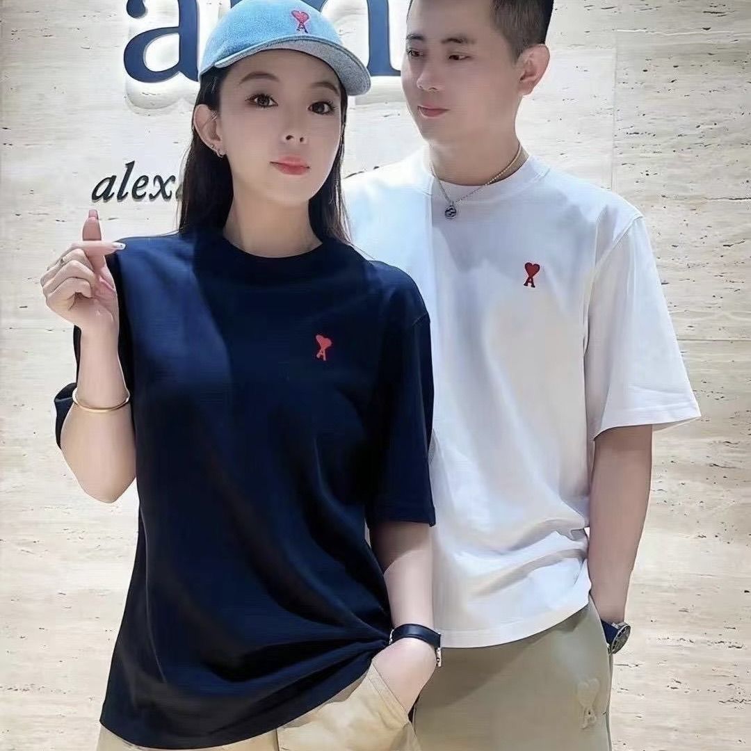 『M-5XL』刺繍入りの純綿製半袖Tシャツ。ユニセックス、ラウンドネック、スポーティーで着回し力抜群。