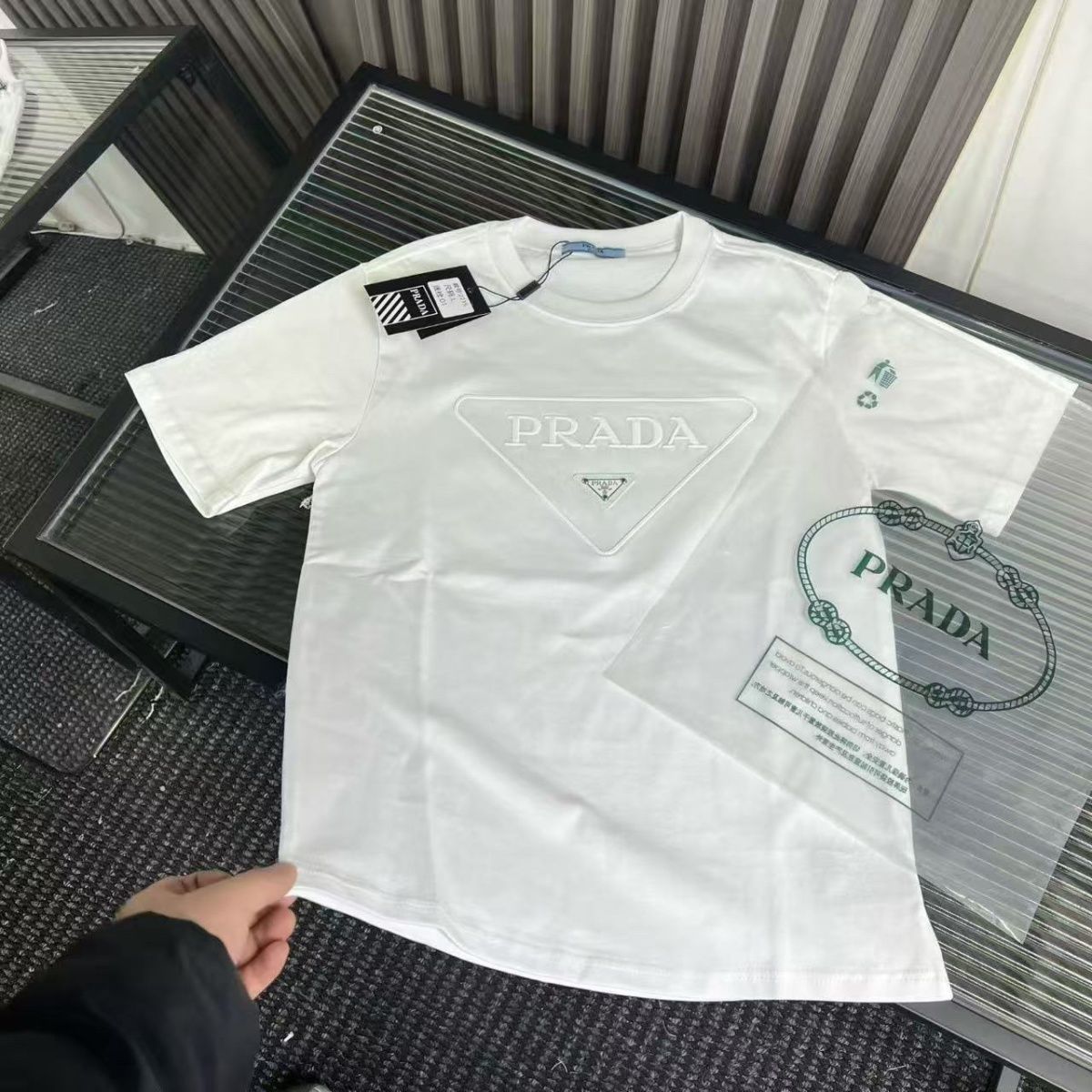 新作メンズ半袖Tシャツ、スリムフィット、トレンディなトップス