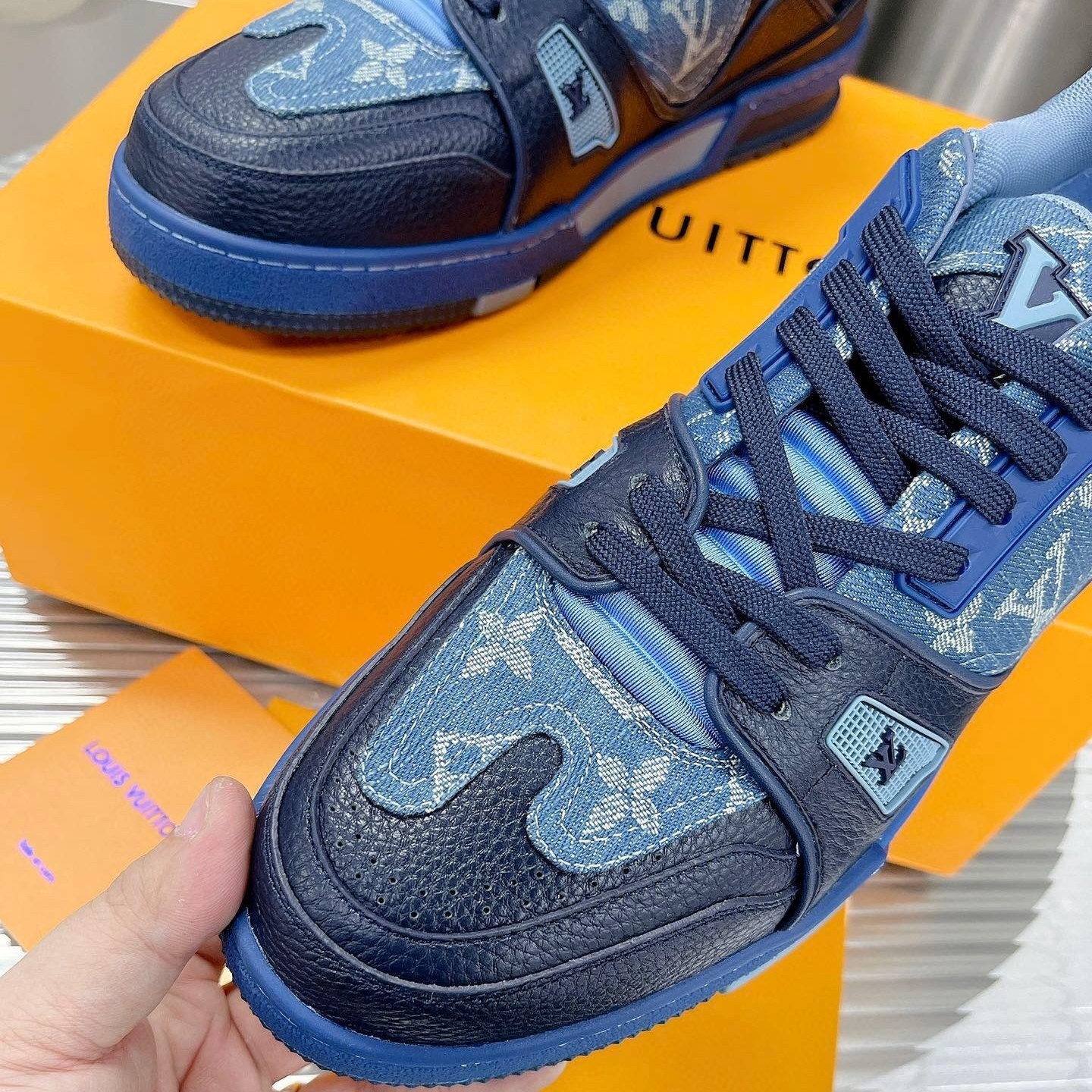 【L014】ルイ・ヴィトン Louis Vuitton Trainer Sneaker Nigo Monogram Denim "Blue"