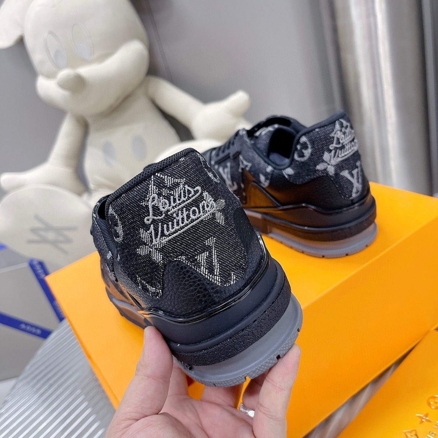 【L003】ルイ・ヴィトン Louis Vuitton Trainer Sneaker Nigo Monogram Denim "Noir"