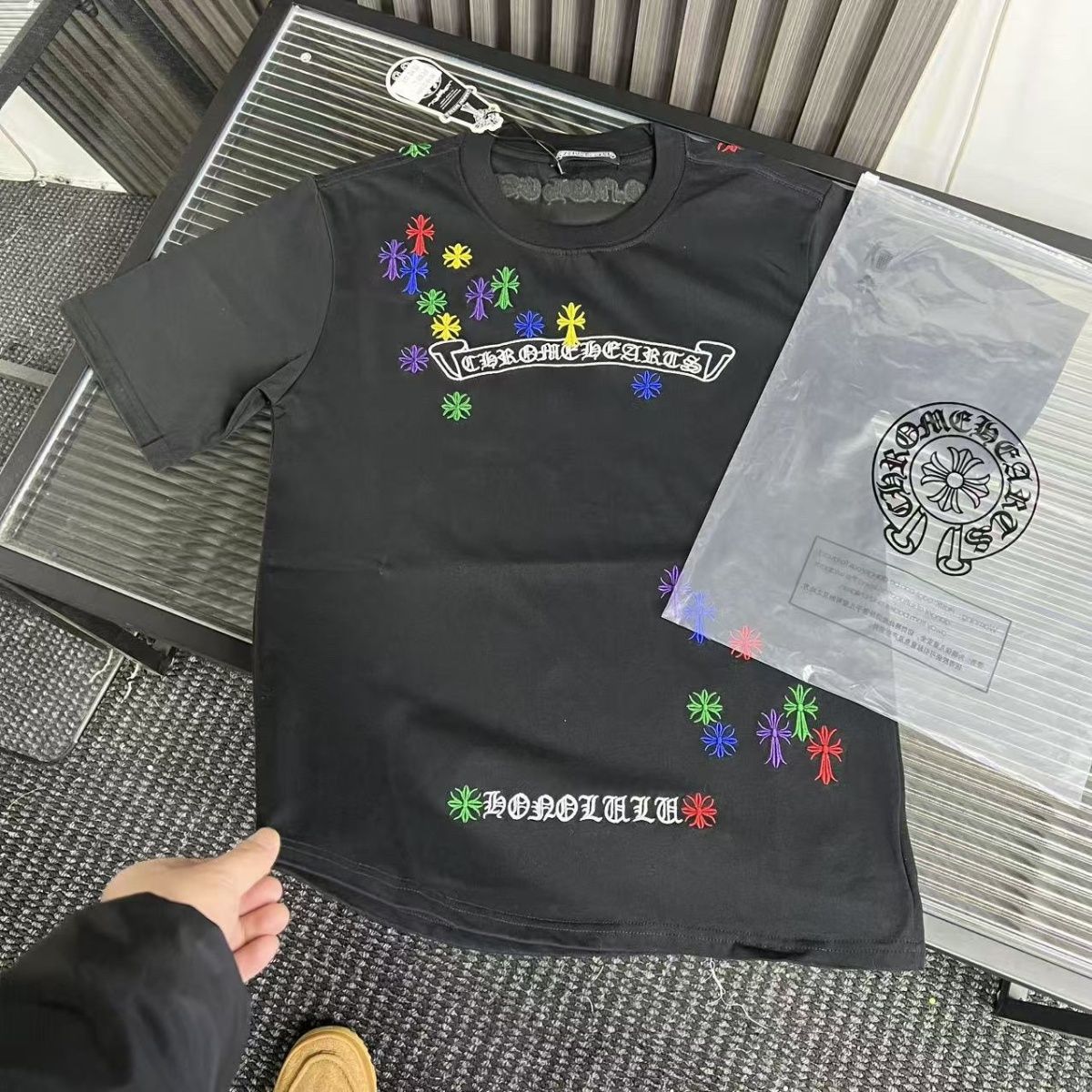 『L-4XL』夏にぴったりの、高級感あふれるトレンディな半袖Tシャツ。ラウンドネック、ゆったりとしたシルエット、男女兼用のおしゃれなトップス。